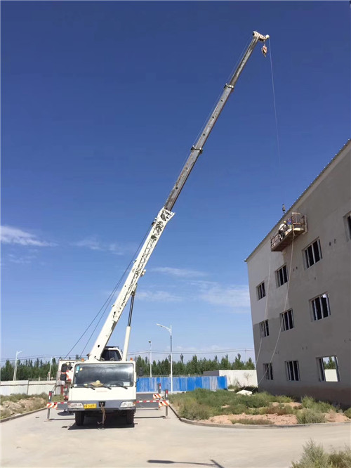 汉南区“轻装强干”—— 吊车的 “轻量化臂架” 技术