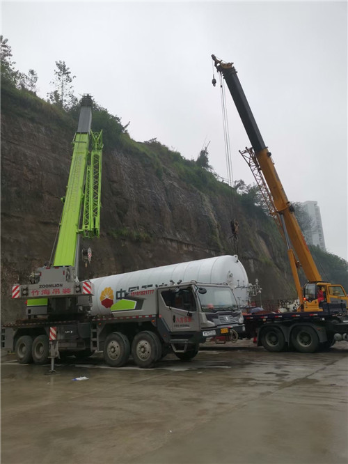 汉南区“不怕风雨冻”—— 吊车的 “恶劣环境适应” 技术