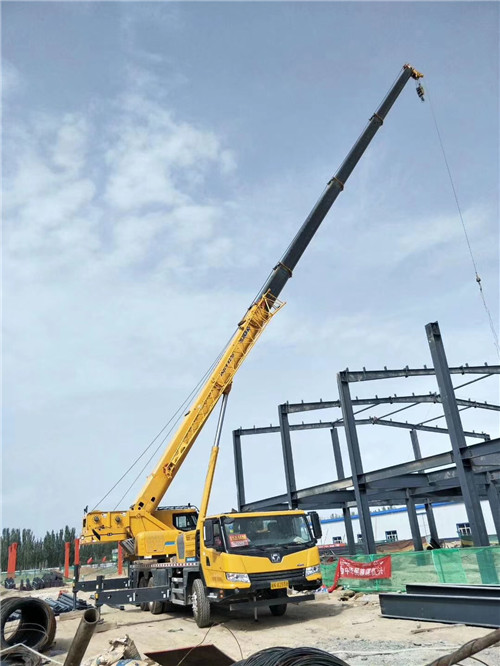 汉南区超高层建筑钢结构吊装案例
